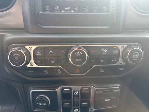 Used 2020 Jeep Gladiator Sport w/ Quick Order Package 24S image 18