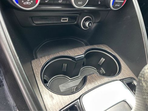 Used 2022 Alfa Romeo Giulia Ti AWD/4WD image 26