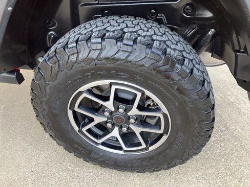 Certified 2024 Jeep Wrangler Unlimited Rubicon w/ Convenience Group image 27