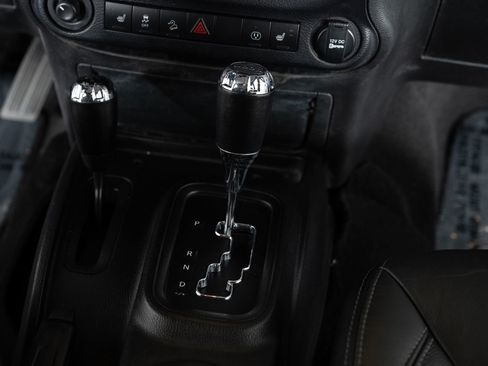 Used 2018 Jeep Wrangler Unlimited Sahara image 36