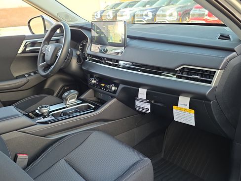 New 2026 Mitsubishi Outlander ES FWD image 31