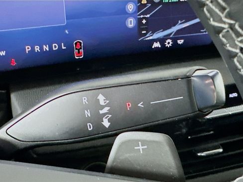 Used 2025 Buick Enclave Preferred image 25