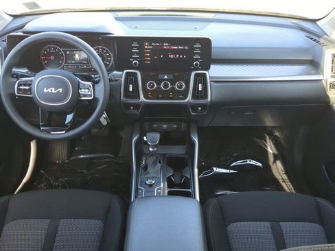 Used 2023 Kia Sorento LX image 14