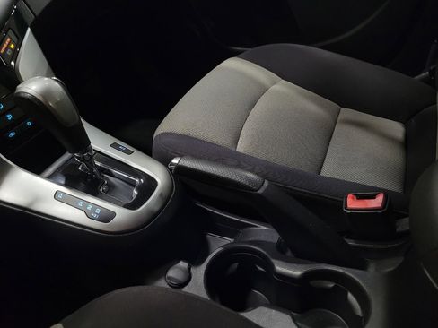 Used 2014 Chevrolet Cruze LS image 26