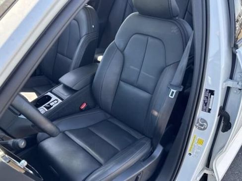 Used 2025 Volvo XC40 B5 Plus AWD/4WD image 4