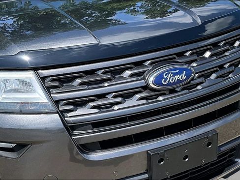 Used 2018 Ford Explorer XLT w/ XLT Appearance Package AWD/4WD image 28