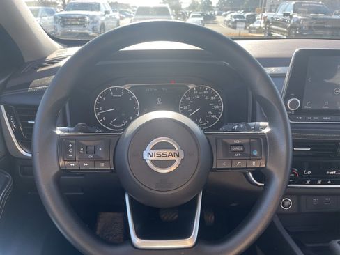 Used 2021 Nissan Rogue SV image 14