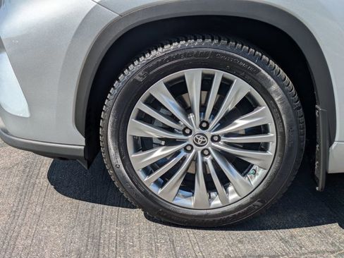 Used 2020 Toyota Highlander Platinum image 25