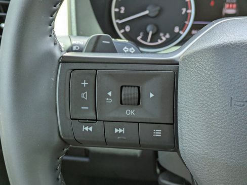 Used 2025 Nissan Rogue SV w/ SV Premium Package FWD image 22