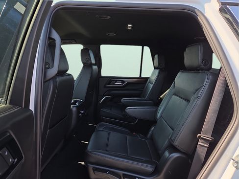Used 2025 GMC Yukon Denali AWD/4WD image 11