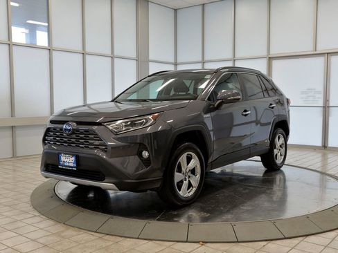 Used 2019 Toyota RAV4 Limited image 6