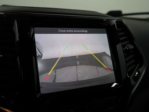 Used 2020 Jeep Cherokee Limited image 22