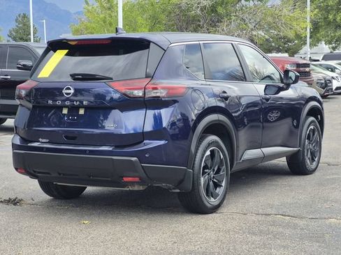 Certified 2025 Nissan Rogue SV AWD/4WD image 3