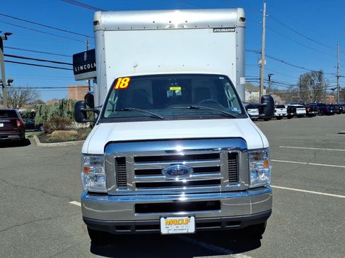 Used 2018 Ford E-350 and Econoline 350 Super Duty RWD image 2