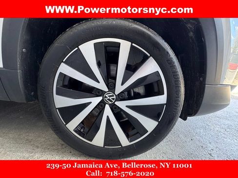 Used 2023 Volkswagen Taos SE FWD image 5