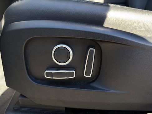 Used 2024 Land Rover Defender 130 X-Dynamic SE image 20