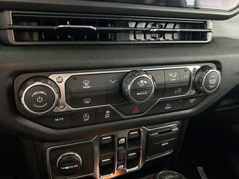 New 2026 Jeep Gladiator Sport image 18