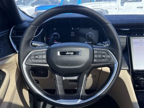 New 2025 Jeep Grand Cherokee Limited image 19