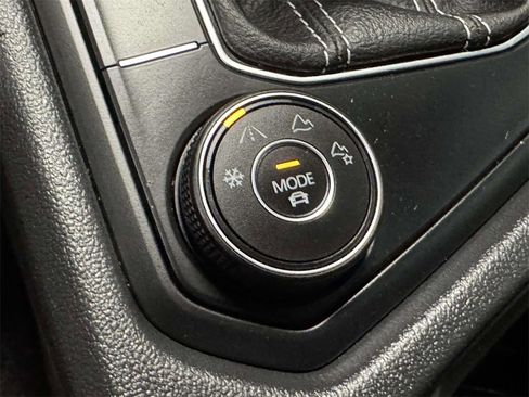 Used 2022 Volkswagen Taos SE image 28