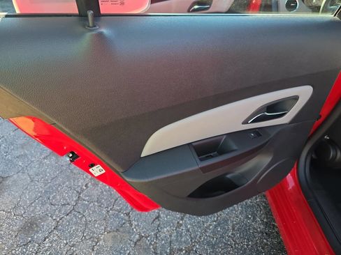 Used 2015 Chevrolet Cruze LS image 9