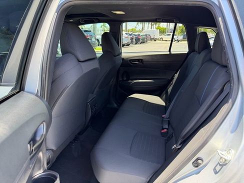 Used 2024 Toyota Corolla Cross AWD Hybrid w/ Moonroof Package image 11
