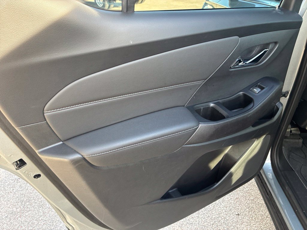 Used 2023 Chevrolet Traverse LT FWD image 32