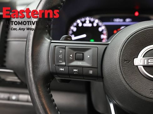 Used 2024 Nissan Pathfinder SV image 15