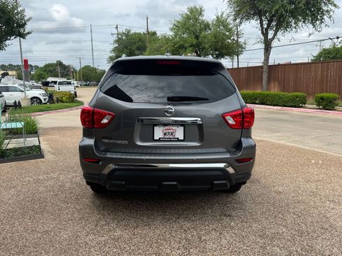 Used 2020 Nissan Pathfinder S image 9