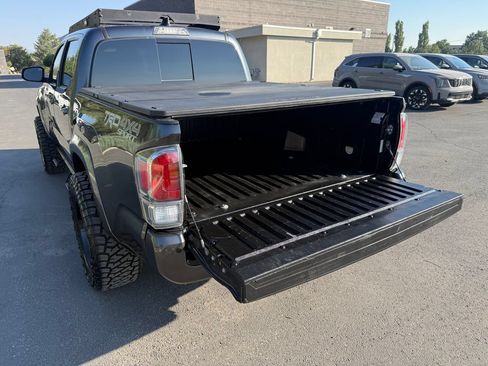 Used 2022 Toyota Tacoma TRD Sport w/ Technology Package AWD/4WD image 13
