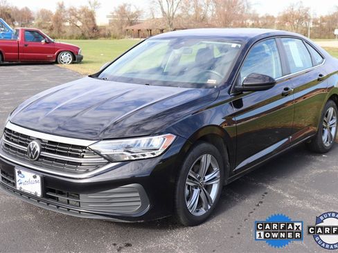 Used 2024 Volkswagen Jetta SE image 3