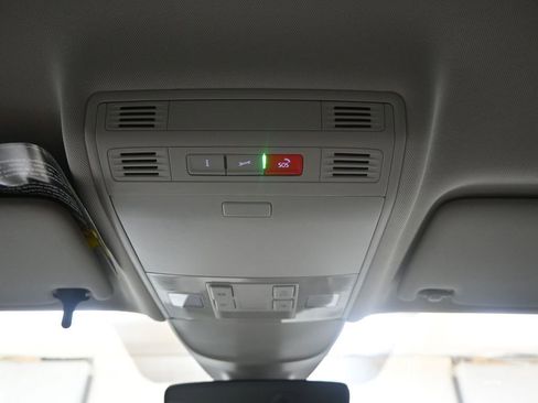 Used 2025 Volkswagen Taos SE image 26