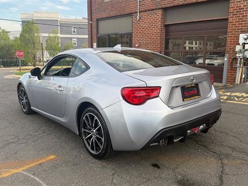 Used 2017 Toyota 86 image 11