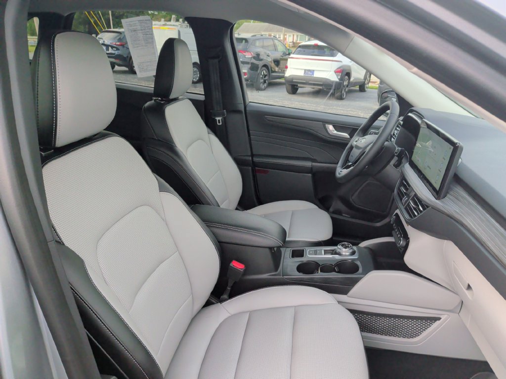 Certified 2023 Ford Escape Platinum AWD/4WD image 16