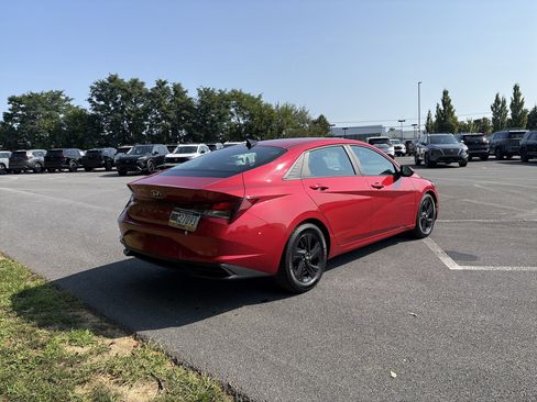 Used 2021 Hyundai Elantra SEL w/ Convenience Package FWD image 5