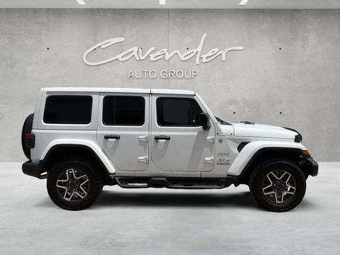 Used 2024 Jeep Wrangler Unlimited Sahara w/ Safety Group AWD/4WD image 17