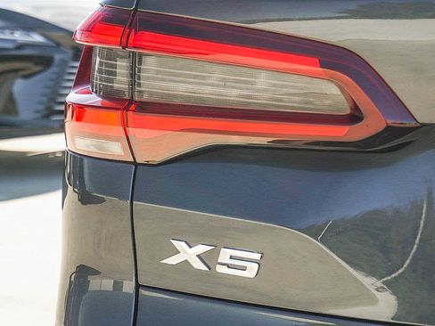 Used 2022 BMW X5 sDrive40i w/ M Sport Package image 11