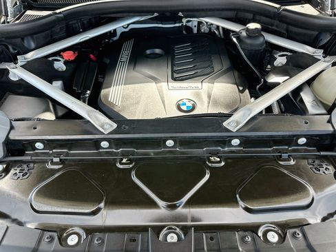 Used 2020 BMW X7 xDrive40i w/ Premium Package AWD/4WD image 34
