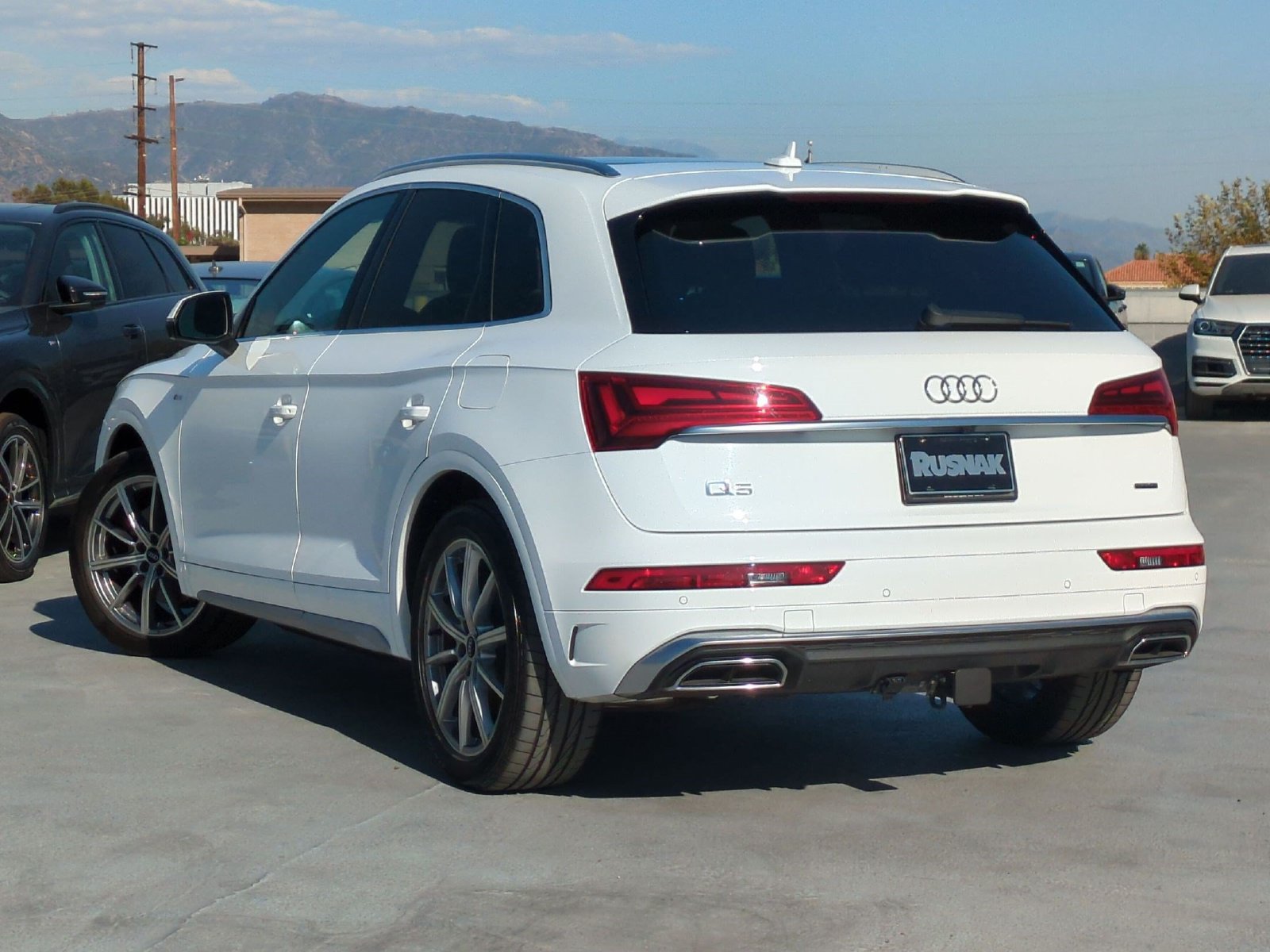 Used 2021 Audi Q5 e Premium Plus w/ Premium Plus Package AWD/4WD image 2