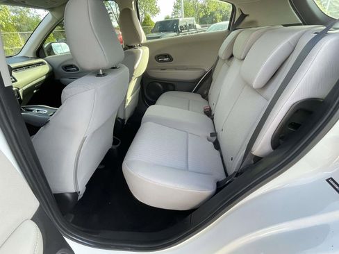 Used 2017 Honda HR-V LX image 10