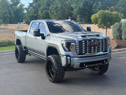 Used 2025 GMC Sierra 3500 Denali w/ Denali Reserve Package AWD/4WD image 2