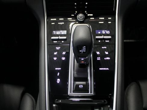 Certified 2023 Porsche Panamera 4 Platinum Edition w/ Assistance Package image 33