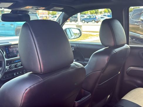 Used 2019 Toyota Tacoma Limited AWD/4WD image 18