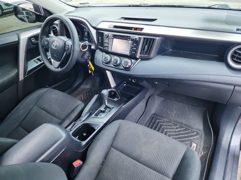 Used 2018 Toyota RAV4 LE image 16