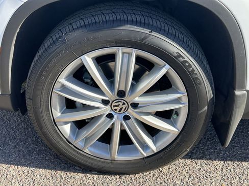 Used 2011 Volkswagen Tiguan SE image 7