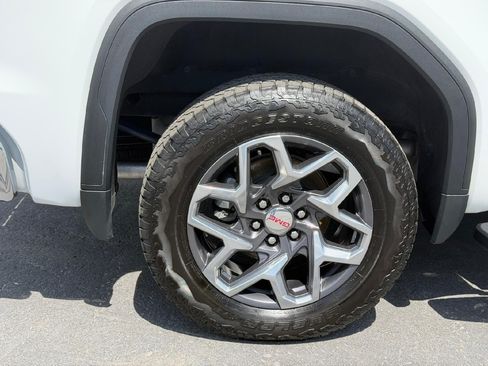 Used 2023 GMC Sierra 1500 SLT w/ SLT Premium Package AWD/4WD image 41