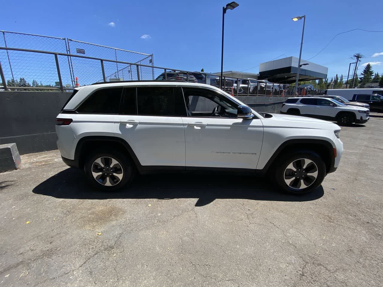 Used 2024 Jeep Grand Cherokee Limited 4xe AWD/4WD image 7