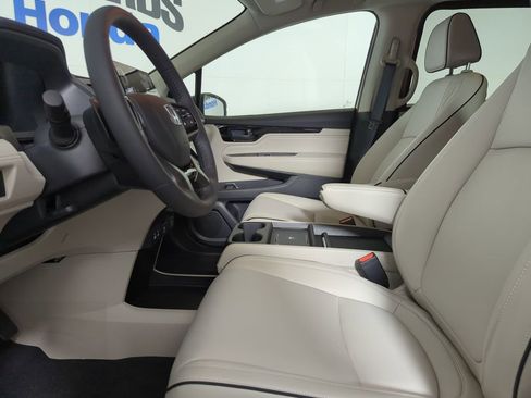 New 2026 Honda Odyssey Touring image 12