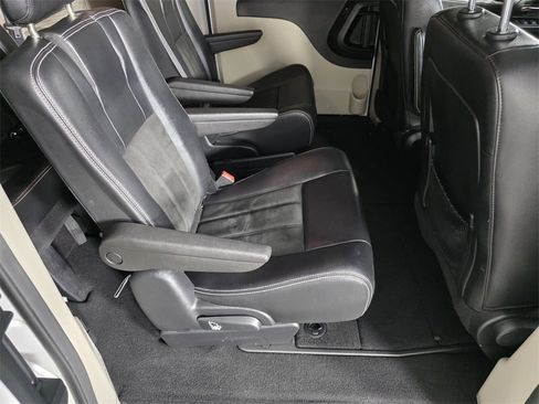 Used 2019 Dodge Grand Caravan SXT image 30