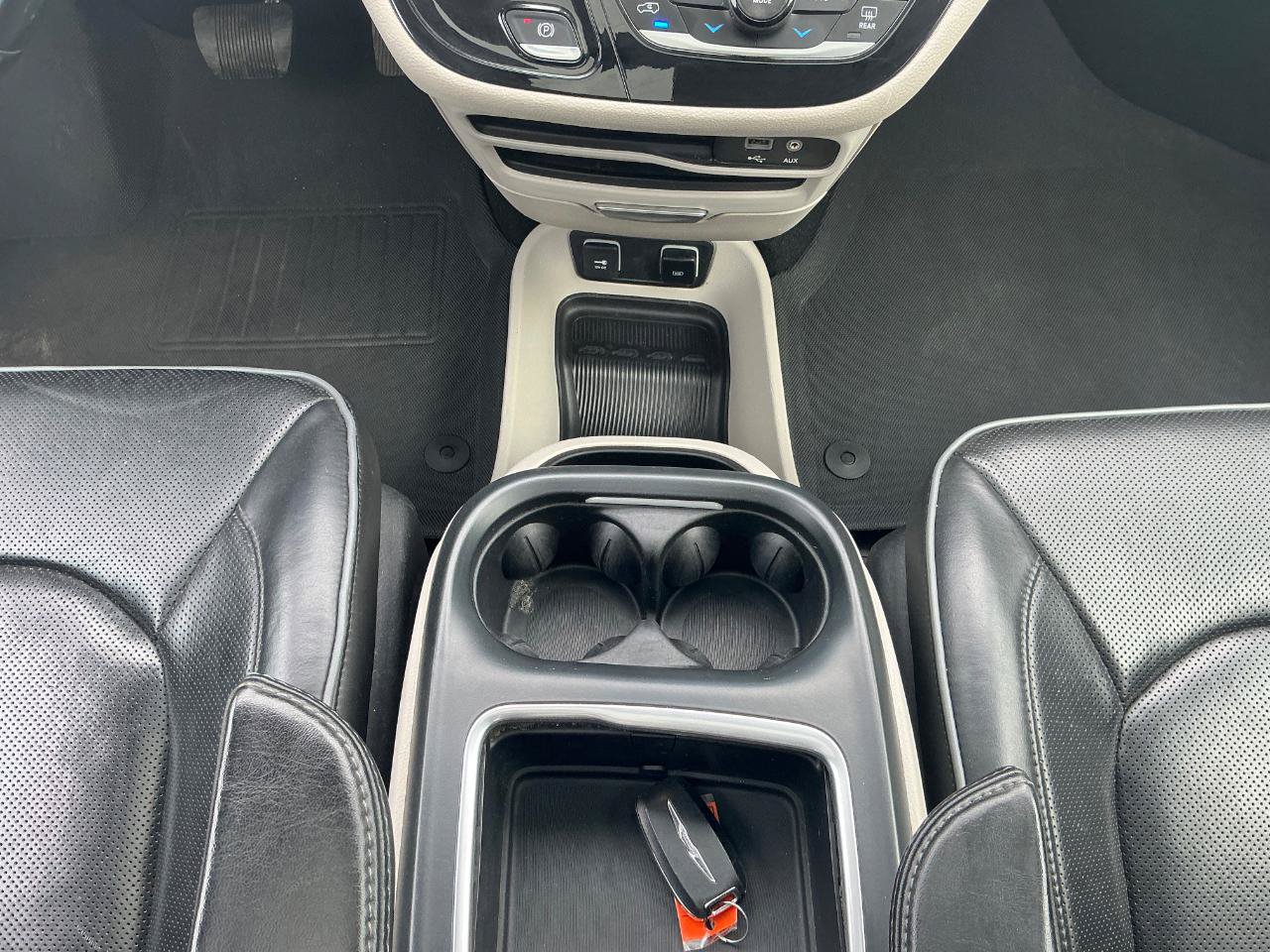 Used 2018 Chrysler Pacifica Limited FWD image 21