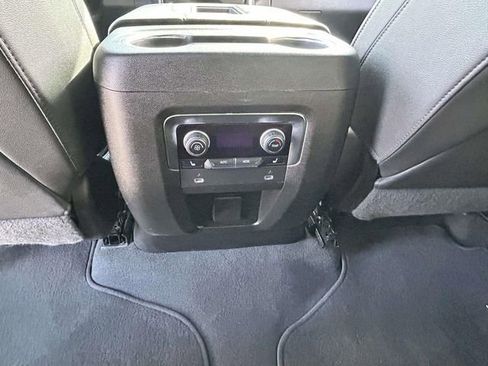 Used 2022 Chevrolet Suburban Premier image 10